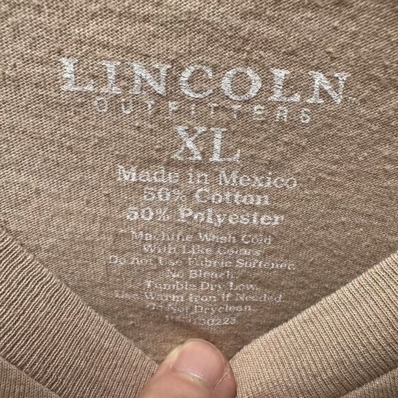 Lincoln outfitters - Picture 2 of 2